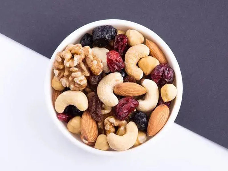 What are the nutrients of nuts?